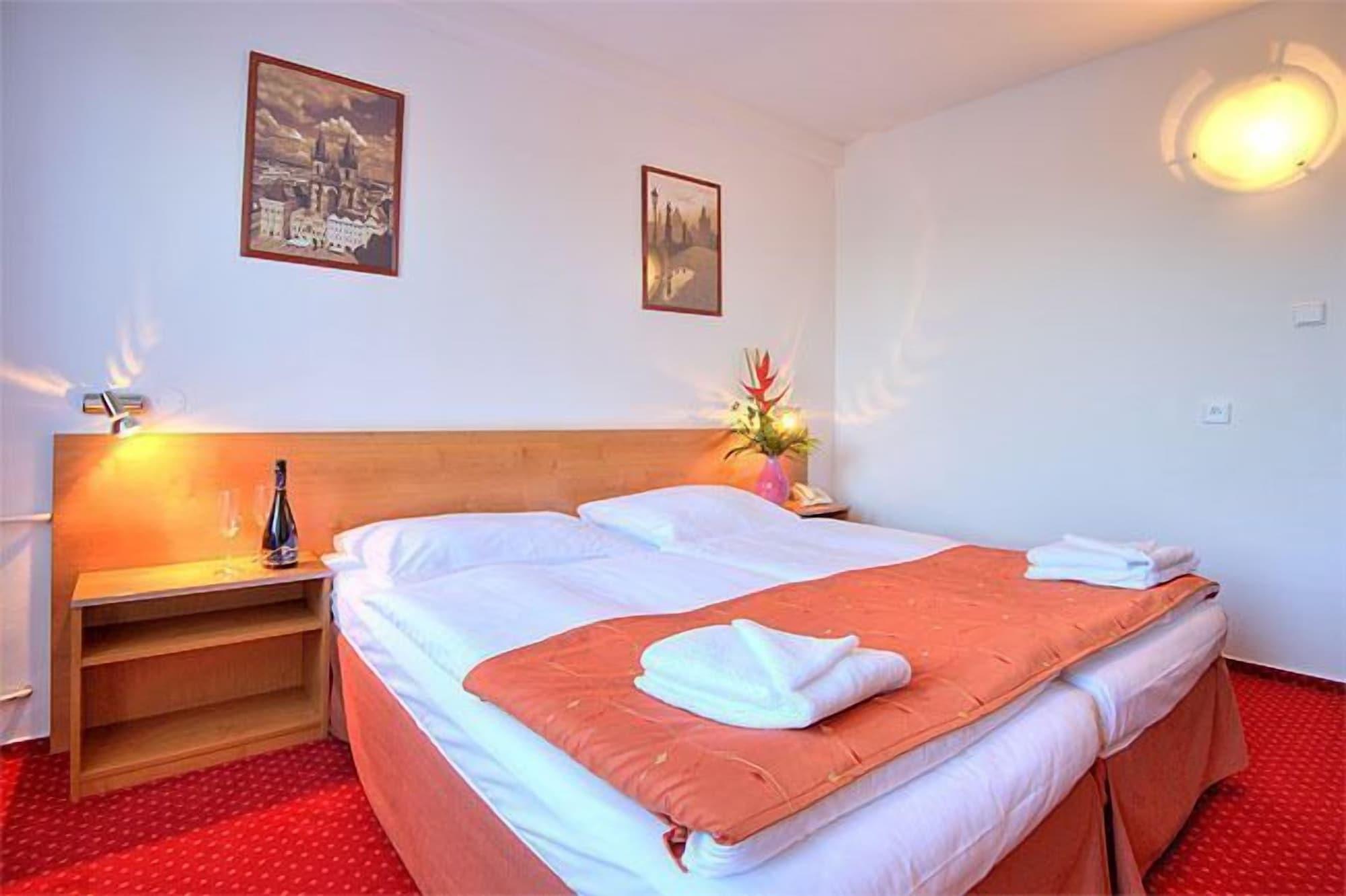 Hotel Globus Прага Екстериор снимка