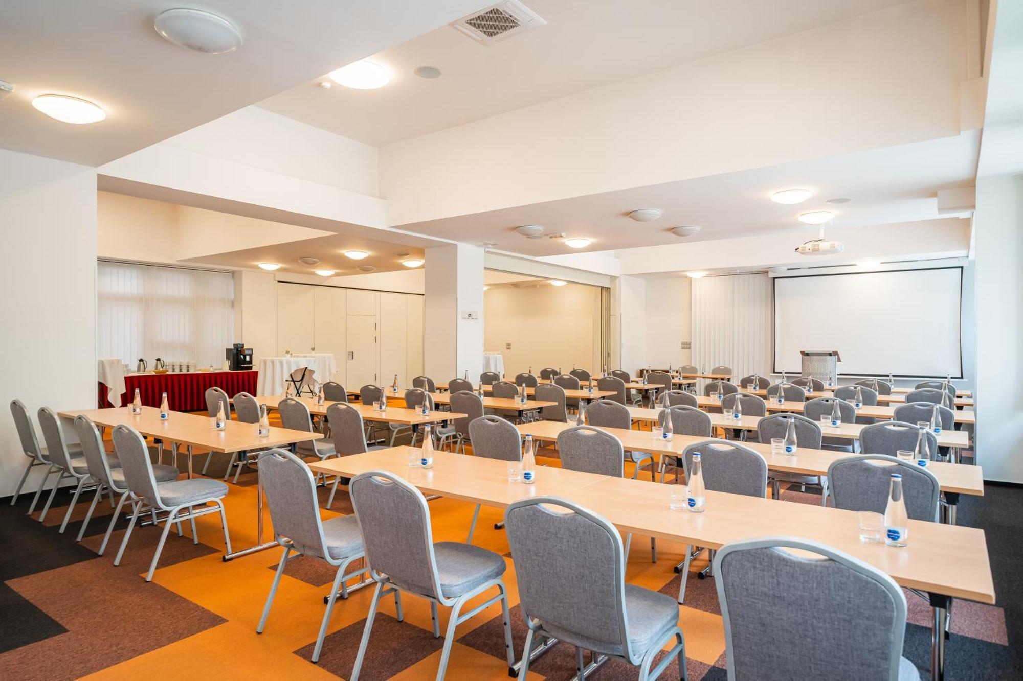 Hotel Globus Прага Екстериор снимка