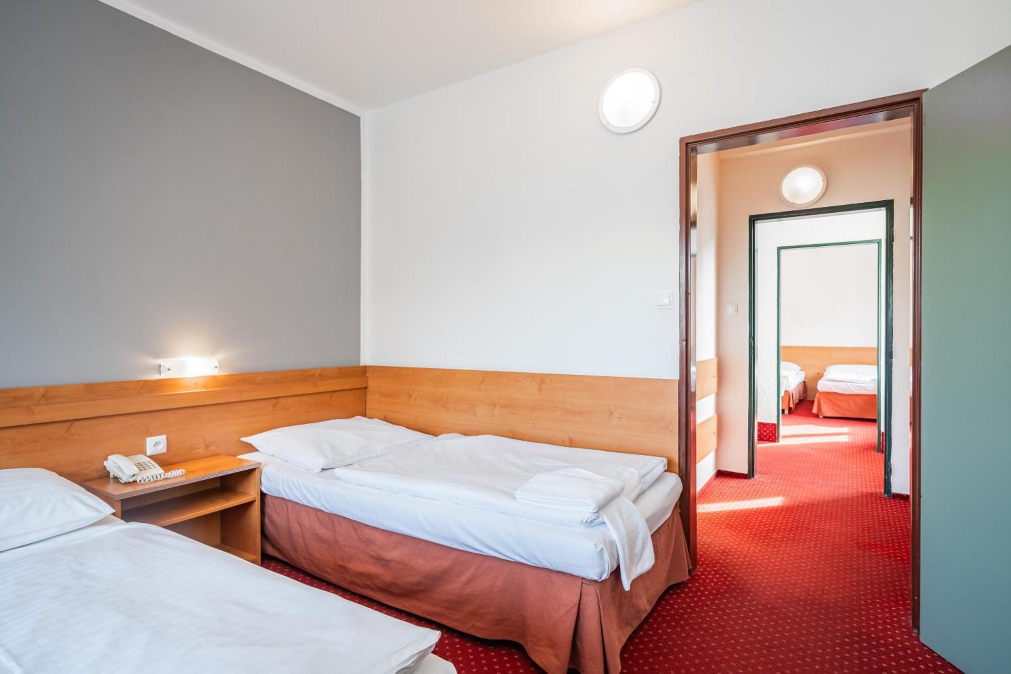 Hotel Globus Прага Екстериор снимка