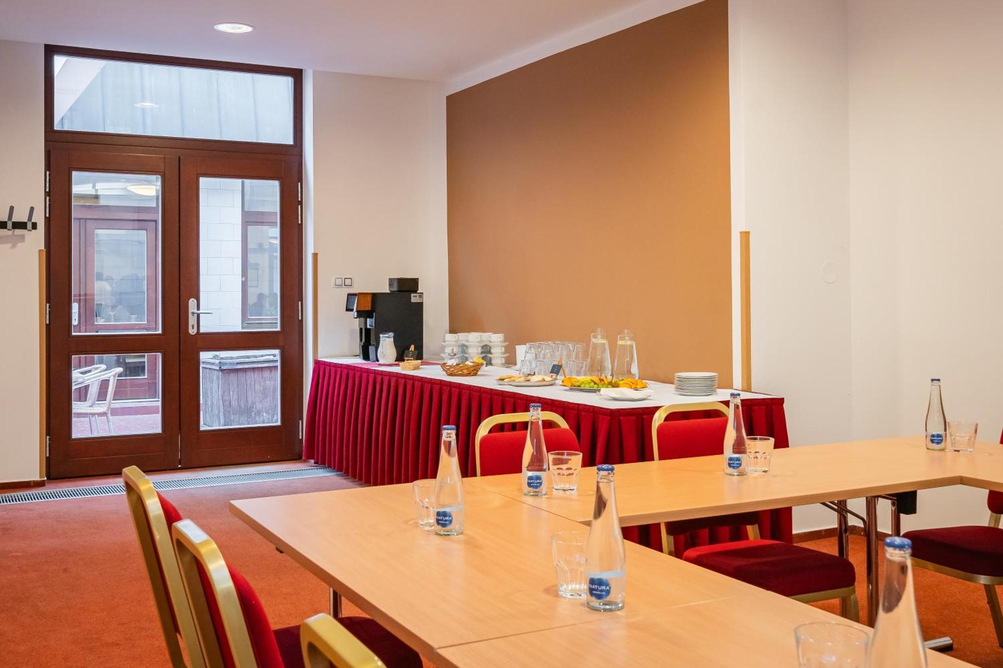 Hotel Globus Прага Екстериор снимка