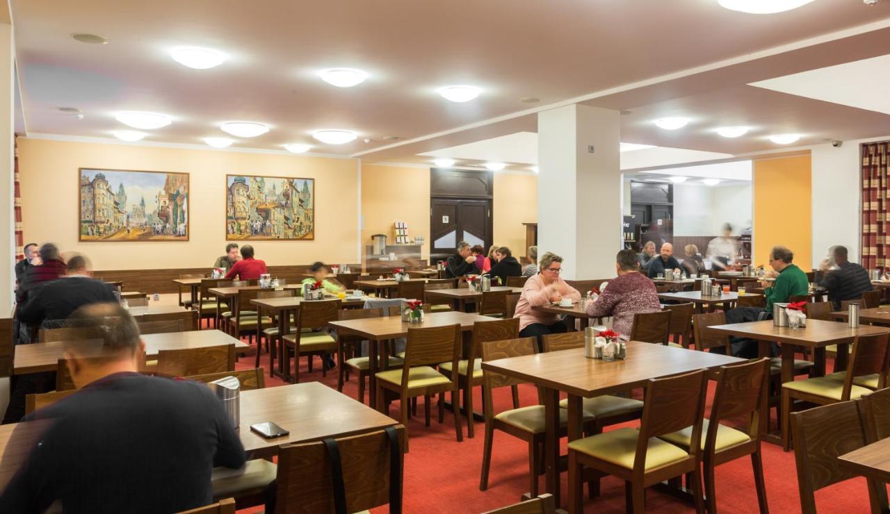 Hotel Globus Прага Екстериор снимка