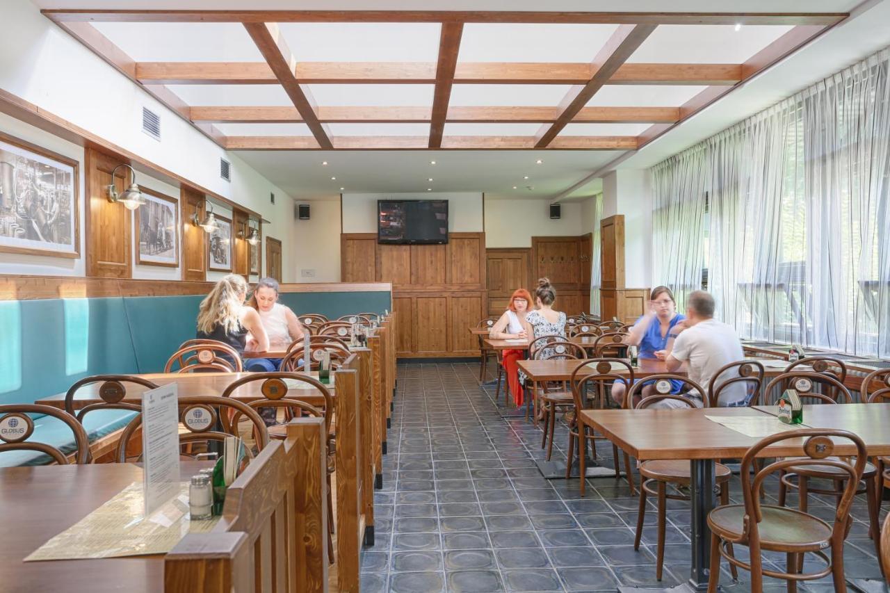 Hotel Globus Прага Екстериор снимка