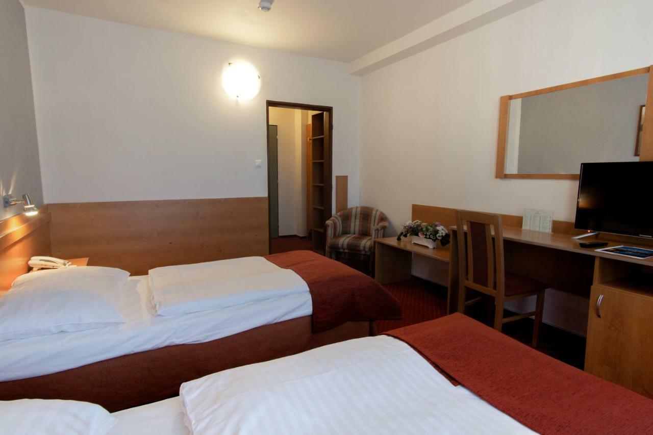 Hotel Globus Прага Екстериор снимка