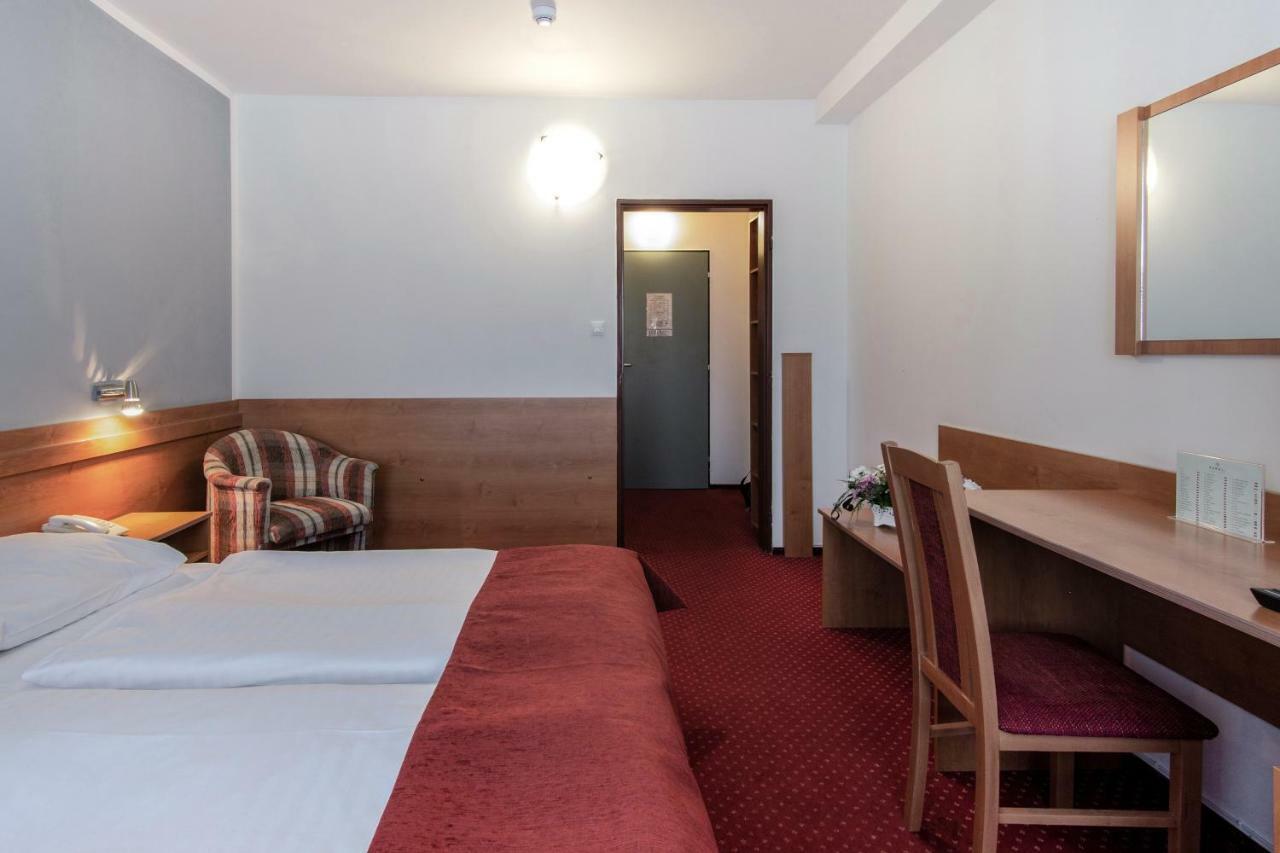 Hotel Globus Прага Екстериор снимка